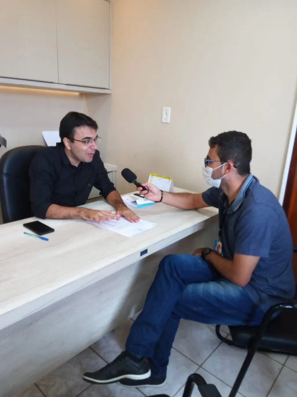 Presidente da câmara de Cuité concede entrevista a rádio local 89 FM