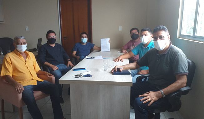 Vereadores se reúnem na presidência da câmara municipal para analisar resposta do DNIT